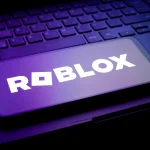 Entorno digital de Roblox bajo análisis regulatorio internacional sobre protección de menores y verificación de edad